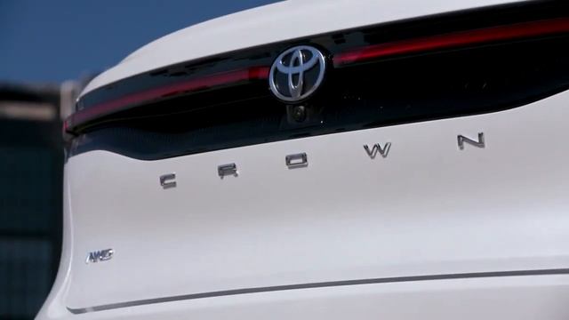 2023 Toyota Crown XLE Oxygen White Design Preview смотреть онлайн