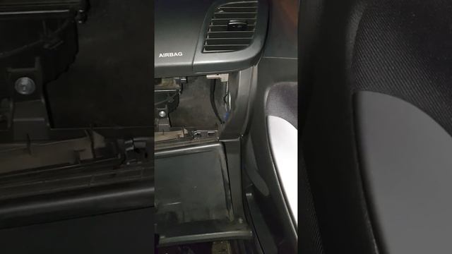 Замена салонного фильтра на Hyundai Solaris (хёндэ солярис) 2016 года. смотреть онлайн