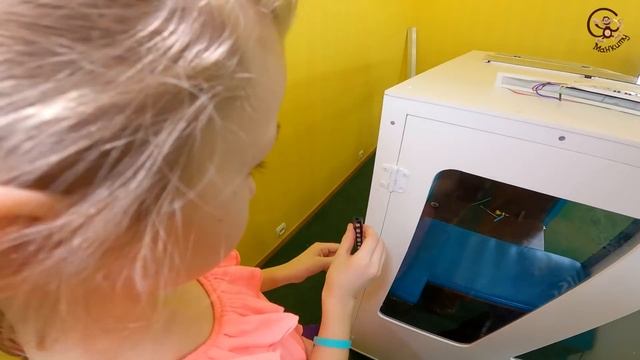 Диана и Даня строят машину - Прокачиваем Автобус Манкиту. смотреть онлайн