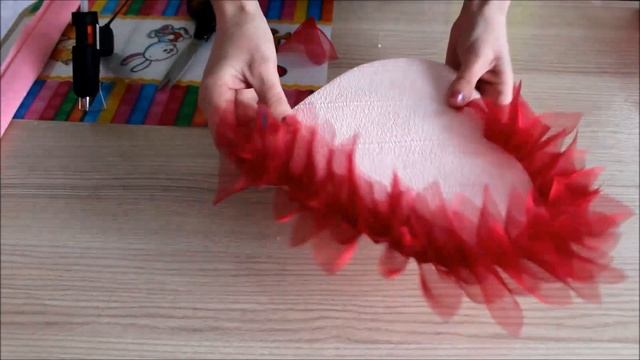 Сладкое сердце из конфет на день Святого Валентина/ Sweet heart made of candy смотреть онлайн