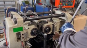 Накатка резьбы, резьбонакатной станок, до 60тонн, усилие на роликах. 螺纹滚花，螺纹机