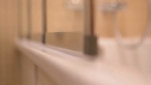 Удобна ли стеклянная шторка для ванн?