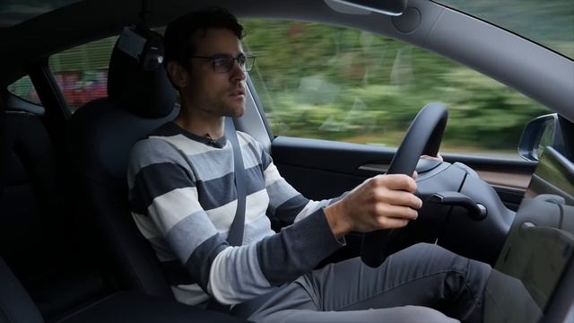 Tesla Model Y driving REVIEW with high speed Autobahn test! AWD long range 2022 смотреть онлайн