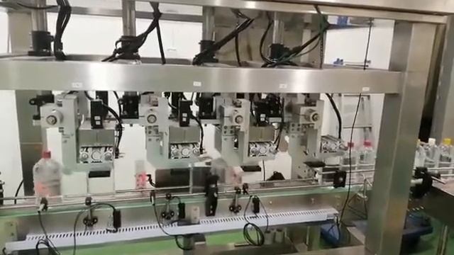 Бутылка геля для ухода за кожей