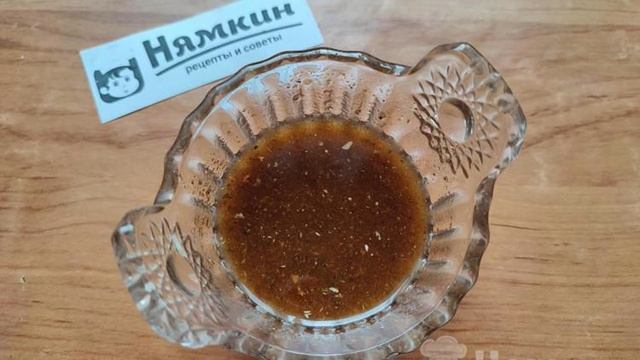 Курица с чесноком и соевым соусом на сковороде