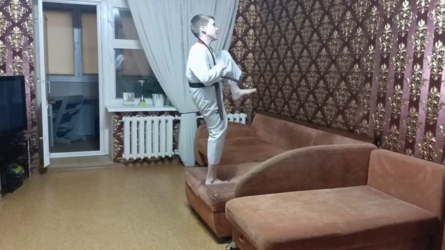 Упражнения для укрепления мышц ног /#taekwondo смотреть онлайн