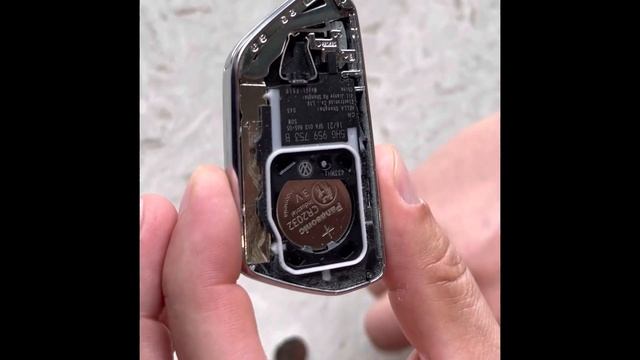 Volkswagen ID4, замена батарейки в ключе автомобиля смотреть онлайн