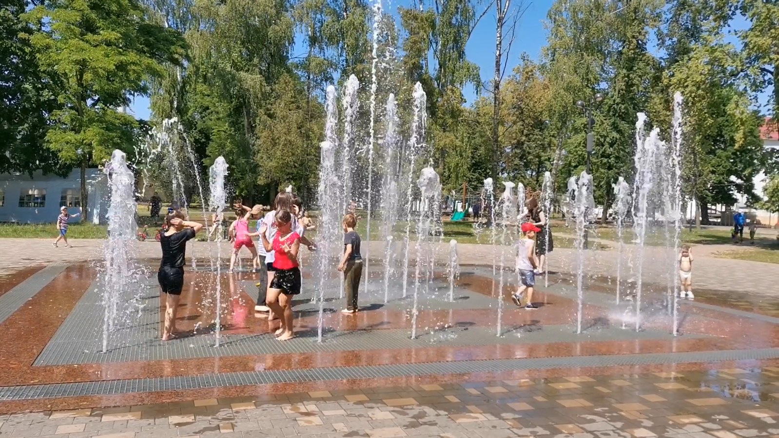 Живые фотографии Брянска (фонтан в Майском парке) под медленный бит (Lo-Fi Beats, relax, chillout).