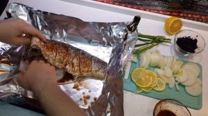 Как приготовить сазана в духовке. Сазан запечённый в фольге с луком и лимоном. Простой рецепт.