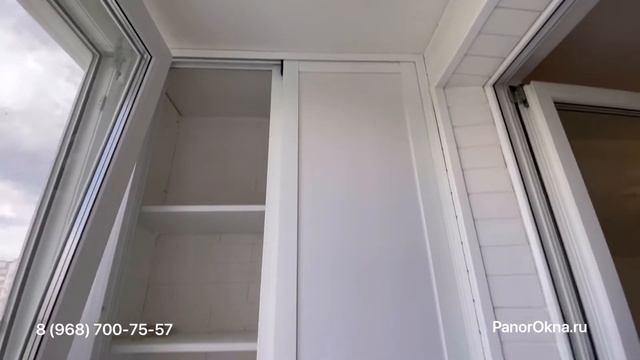 Отделка балкона стеновым паркетом. Работа выполнена специалистами компании PanorOkna