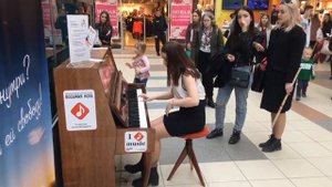 Пианино в торговом центре