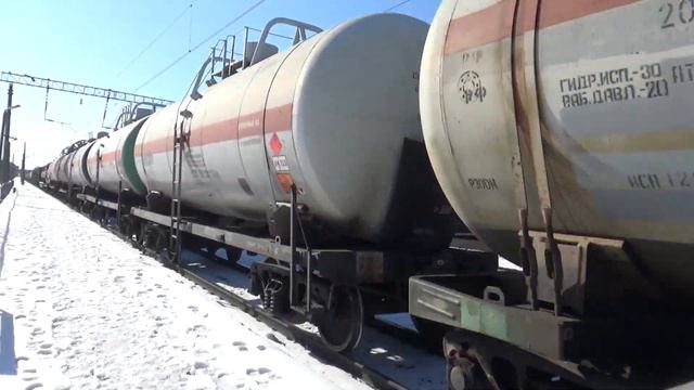 Электровоз ВЛ80С-1446 с грузовым поездом смотреть онлайн