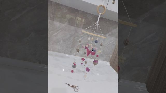 вязаные игрушки (мобиль) для детской кровати #вязание #длядетей #длямалышей