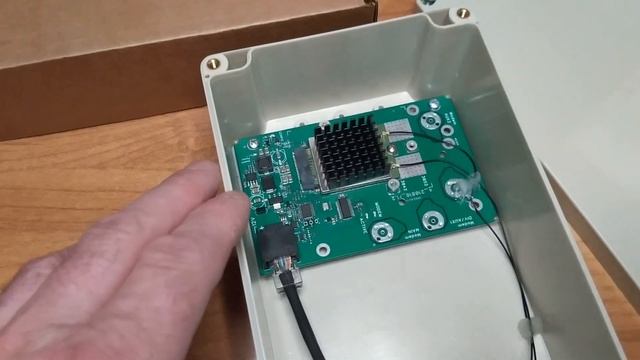 Верхняя плата USB SIM-инжектора KROKS в Боксе. смотреть онлайн