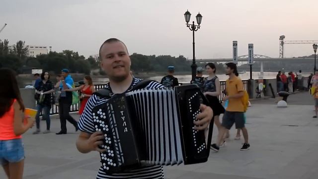 Песню расплескалась синева клип. Расплескалась синева на баяне разбор. расплескалась синева песня. видео песня синева под баян.