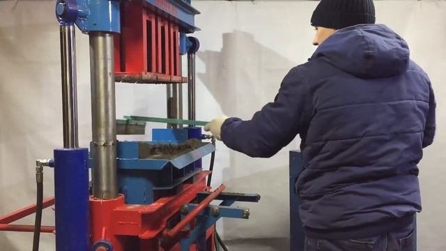 Вибропресс для блоков гидравлический