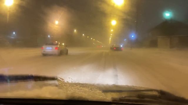 БЕЗУМНЫЙ ДРИФТ ПО ГОРОДУ НА ЖИГАХ - Crazy snow driving, стрит на жигулях, парный дрифт по городу