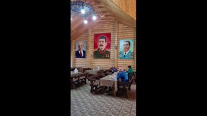 зона  отдыха горячие источники . ресторан  в стиле  ссср . оформление  забора.