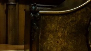 Настольные, каминные часы с четвертным боем.