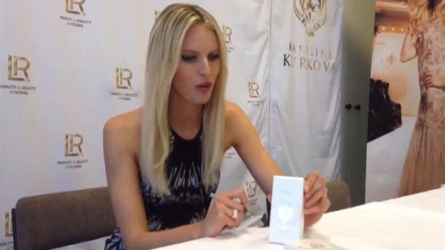 Каролина Куркова. Обращение к LR Facebook! смотреть онлайн