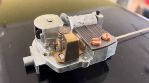 Антистресс.Как работает музыкальная шкатулка. Цилиндрический механизм «Шкатулка в разобранном виде»