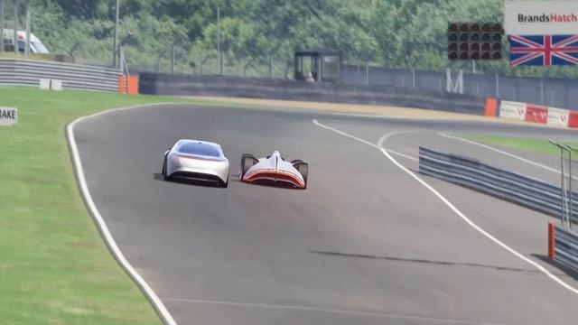 Mercedes-Benz Vision EQ Silver Arrow Concept vs Mercedes-Benz Vision EQS at Brands Hatch смотреть онлайн