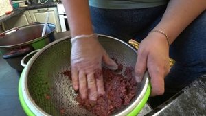 Варим варенье из лесной клубники не перебирая