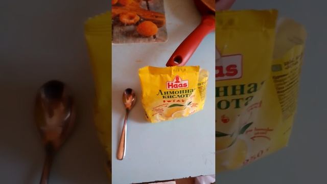 Быстрый способ избавится от накипи в чайнике! #чистодома #накипь #чистимчайник