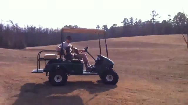Weimaraner rides golf cart смотреть онлайн
