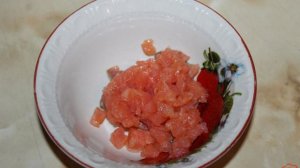 Бутерброды с красной рыбой и соусом песто