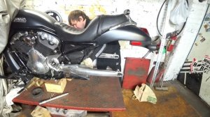 Установка широкого колеса на спортивный Harley-Devidson v-rod на узкой раме  kit 300