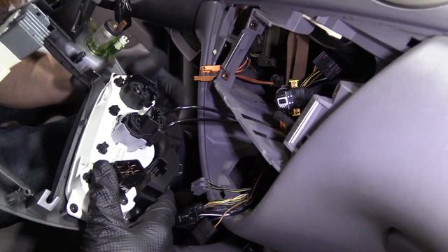 How to Remove Center Dash Face Plate 00-04 Ford Focus смотреть онлайн