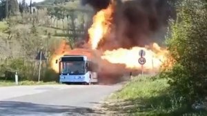 Посмотрите, как горит литиевая батарея электробуса?