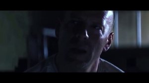 Брюс Уиллис в фильмах «Неуязвимый» и «Стекло»