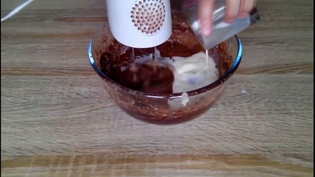 Шоколадные кексы с нежным кремом! Воздушные и безумно вкусные! / Chocolate Cupcakes!