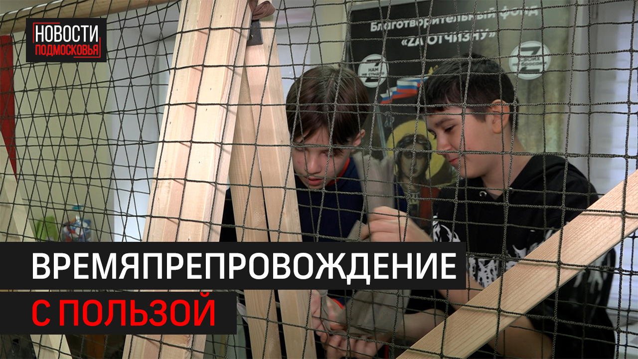 Мастерицы группы «Заряночки» учат детей создавать маскировочные сети