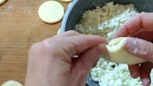 Дрожжевые вареники. В воде или на пару.