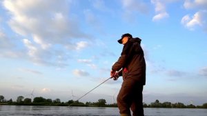 Рыбалка! Судак на самодельный воблер из бальзы.