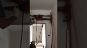 Установка алмазного бурения Messer DM250E в работе.