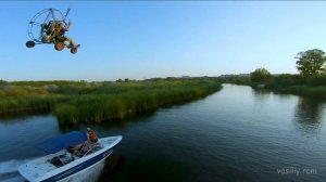 параплан и катер с дрона