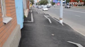 Тротуар, который стороной обходят пешеходы