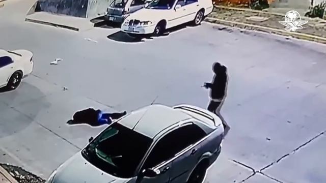 En 42 segundos, matan a balazos a un hombre mientras caminaba hacia su domicilio en Michoacán смотреть онлайн