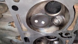 Часть 06 Ремонт ГБЦ - Притирка клапанов по перекуп схеме. Нюансы. Макросъёмка. OPEL ASTRA G Z16SE