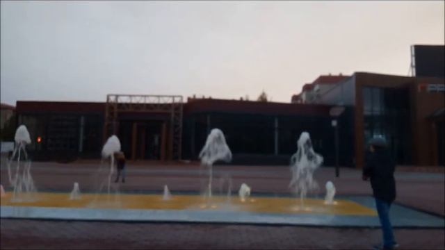 Осенний вальс у фонтана смотреть онлайн