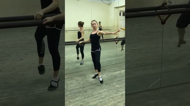 Батман фраппе + пти батман | Классический танец. Станок | 4 курс
