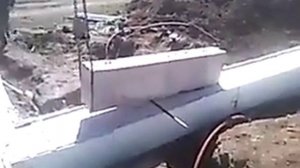 ломаем блок. фбс блоки легко сломать! монтаж фундамента фбс #shorts