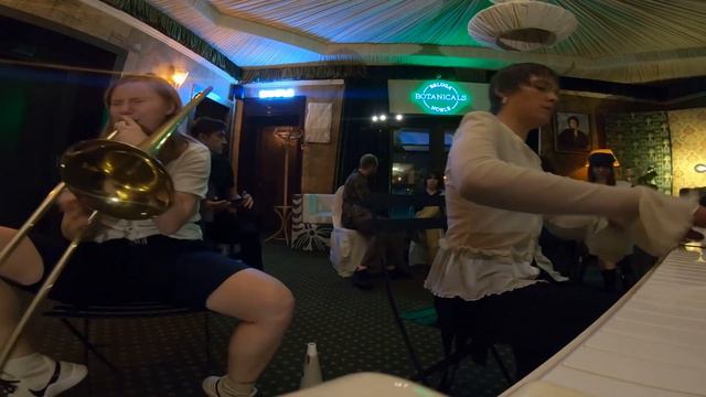 Грязный джаз в Marco Polo смотреть онлайн