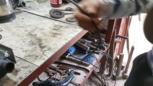 Быстрый Простой способ снятия старой краски с металлических поверхностей.
