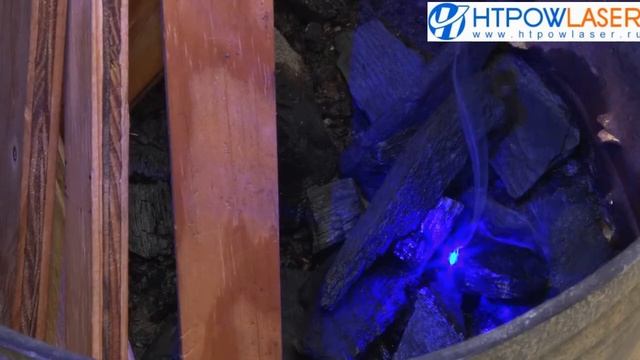 Зажечь уголь с помощью мощной лазерной указки смотреть онлайн
