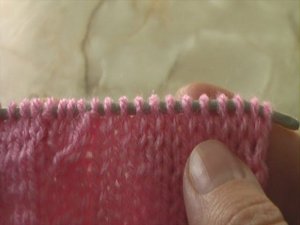 Чем отличаются бабушкины и классические петли. Кратко и понятно. Вязание на спицах.